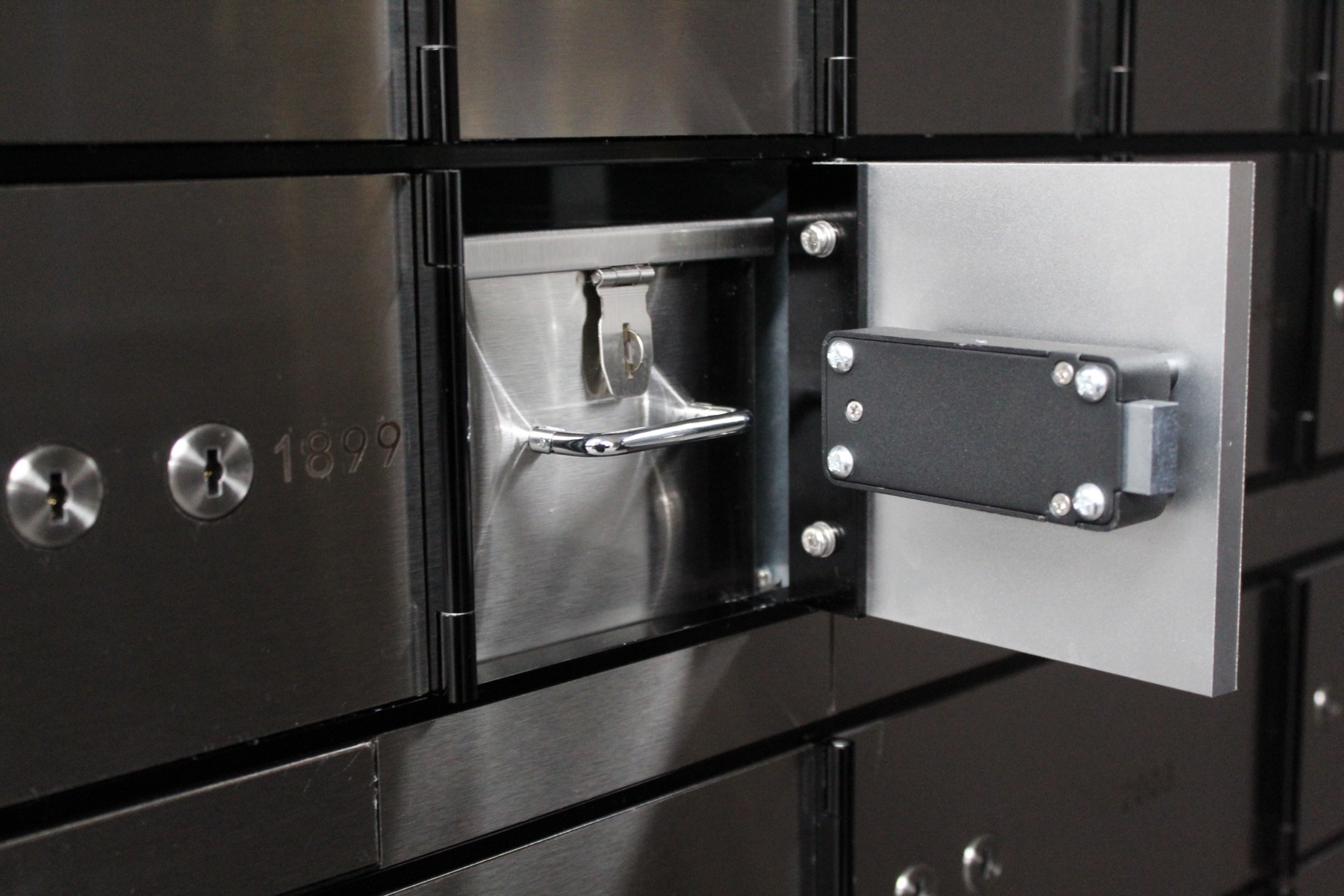 Secure safe deposit storage